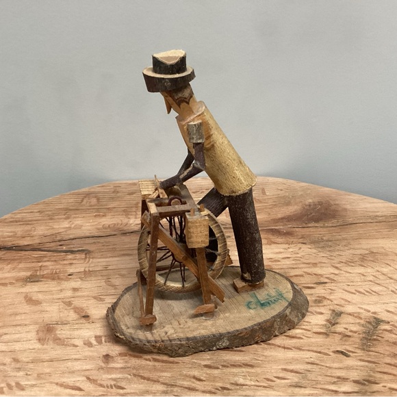 Vintage - Wood Carving signed by Otoniel - Est. @ 40 to 50 years old - Rare - Picture 1 of 12